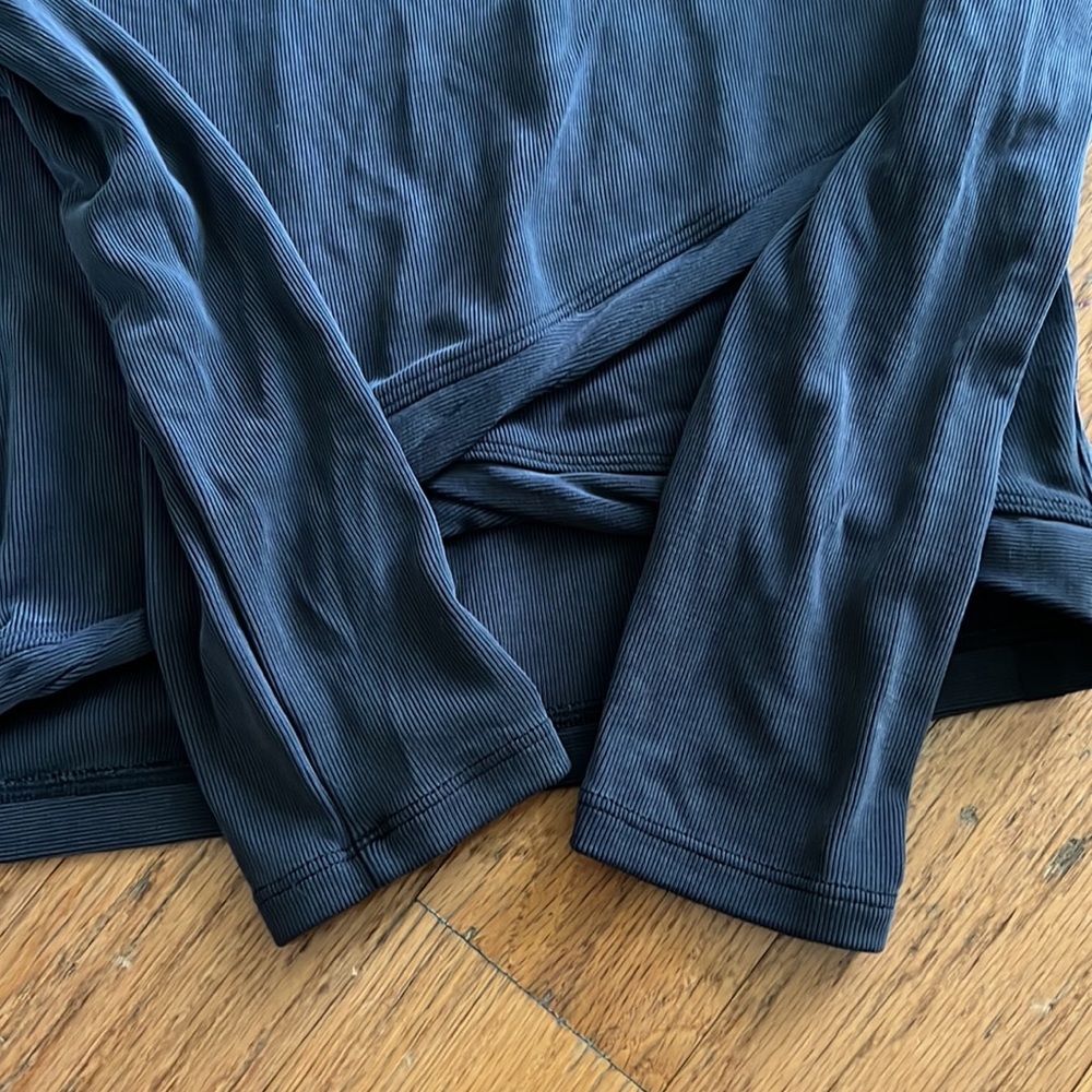 Lululemon - Picture 4 of 5